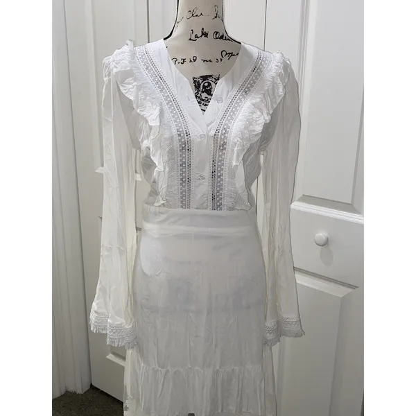 Muy Muy Fancy Cottage Core Lace Embroidered Bell Sleeves White Maxi Dress Sz Sm - Image 2