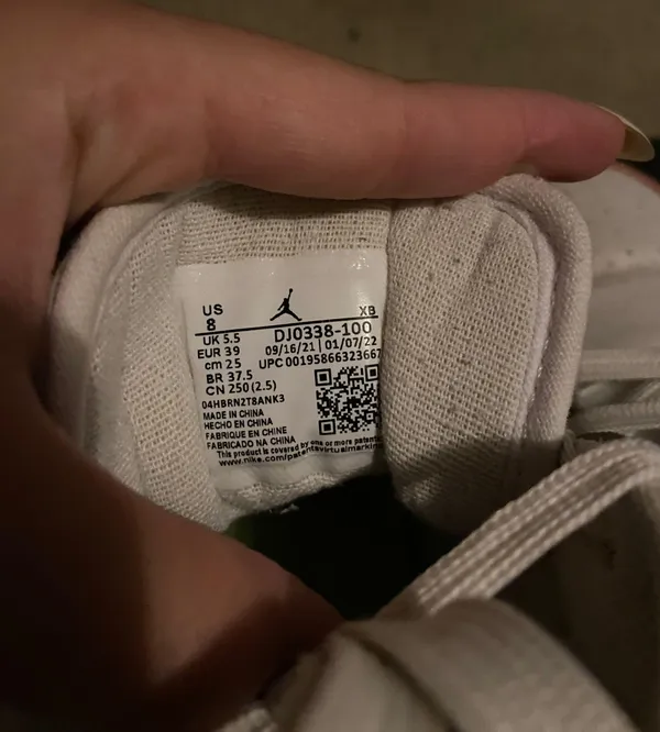 Nike Air Jordan 1 Mid - Image 4
