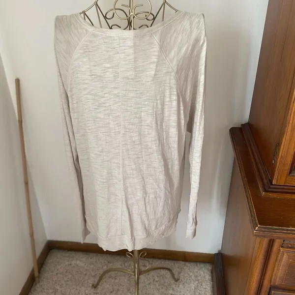 Express  Metallic Sequin Heart Long Sleeve Top Size Medium - Image 9