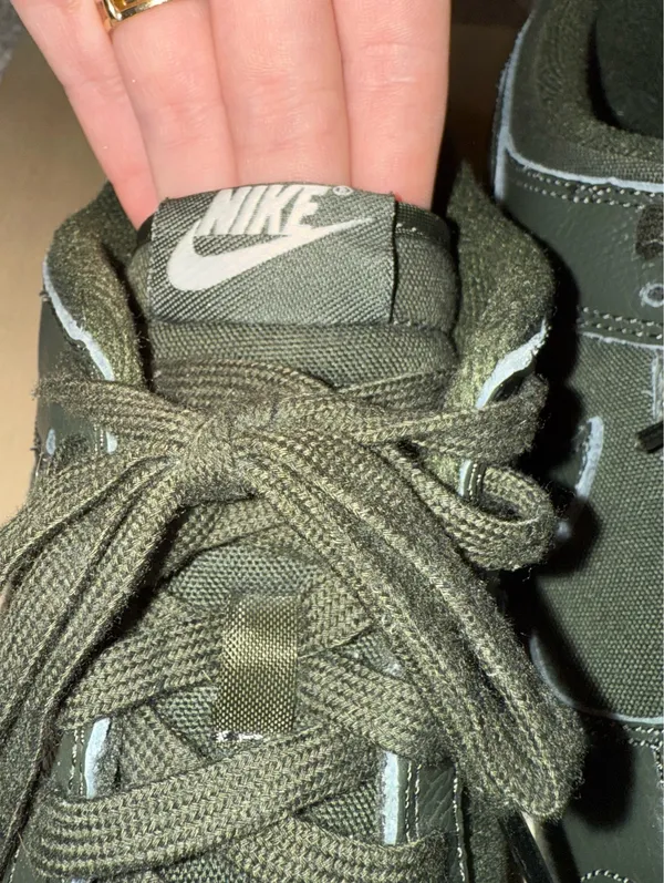 Men’s Forest Green Nike Shoes 9.5 - Image 2