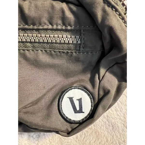 Vuori Unisex Hip Pack Waist Bag Army Green Adjustable Strap - Image 7