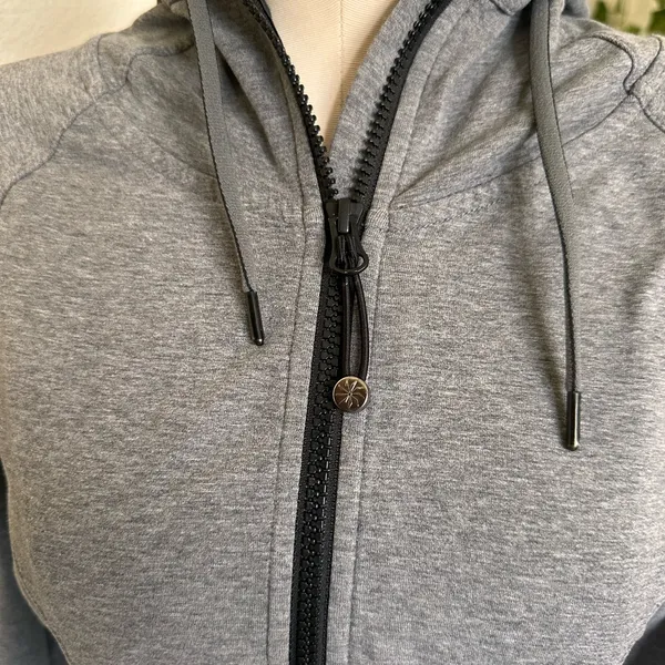 Athleta women’s grey hoodie full zip up small sporty casual athletic neutral - Image 8