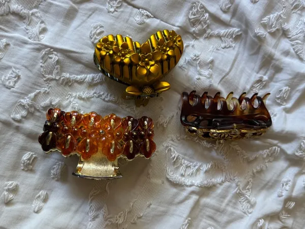 Set of 3 Decorative Vintage Hair Claw Clips- Gold toned - Image 3