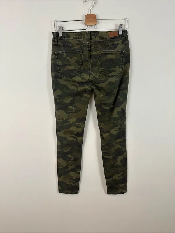 Judy Blue Skinny Camo Distressed Jeans Skinny Fit Size 9/28 Women's - Image 5