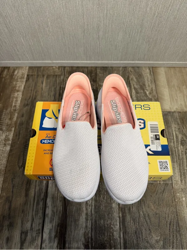 Skechers Women's Slip-On Go Walk Sneakers in White and Light Pink Size 7.5 - Image 6