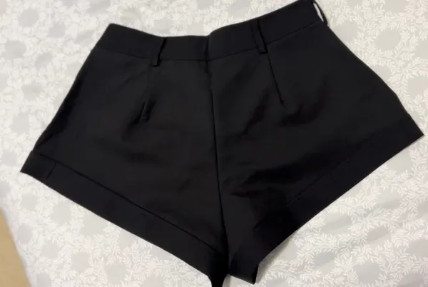 BLACK BELL SHORTS - Image 2