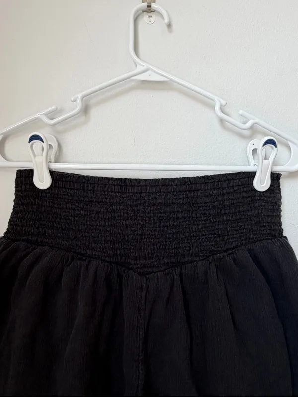 Aerie Smocked High Waisted Black Shorts Size Medium - Image 3