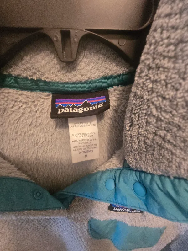 Patagonia Light Gray Fleece Pullover with Teal Accents Medium - Image 5