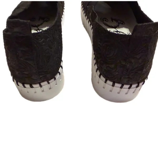 Very G Women Black Embossed Floral Slip On Platform Sneakers VGSP0271-001 Size 9 - Image 5
