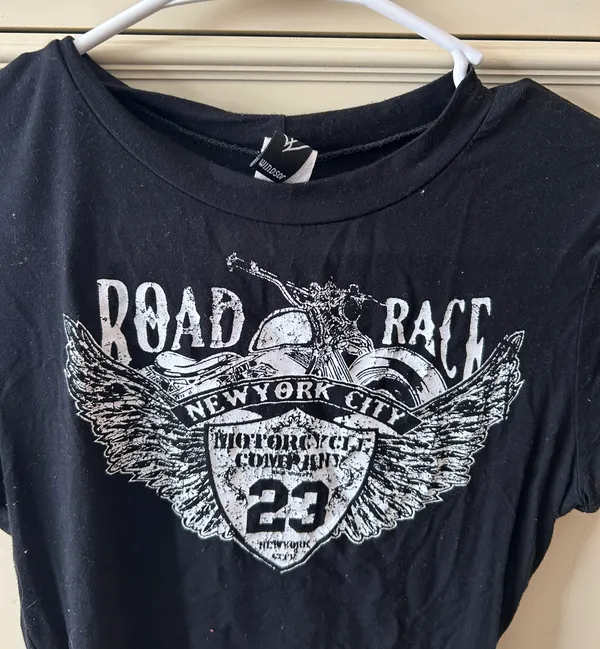 Windsor Motorcycle Graphic Cropped Tee - Image 4