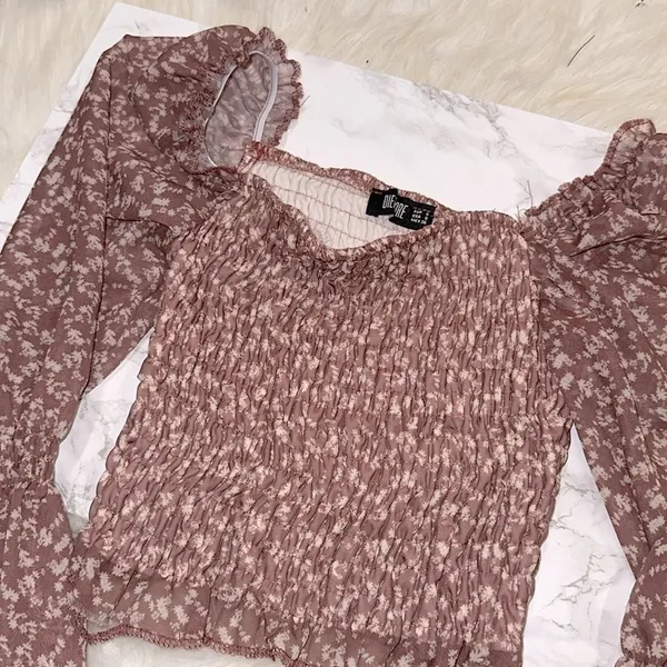 Die & More size small dusty rose floral smocked boho top - Image 5