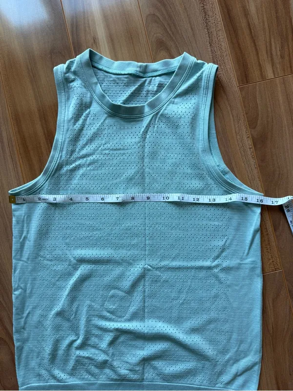 Lululemon Breeze By Muscle Tank II *Squad - size 6 - Image 4