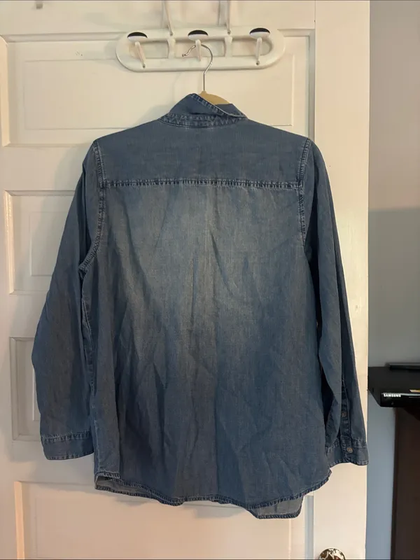 NWT Classic Blue Denim Button - Image 4