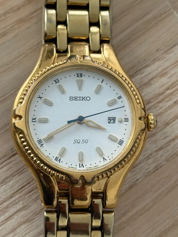 Seiko Vintage Watch Gold Bracelet Case White Dial Blue Gold Hands Date Window - Image 4