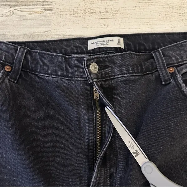 Abercrombie & Fitch The 90s Straight Ultra High Rise Jeans‎ Black Distressed - Image 7