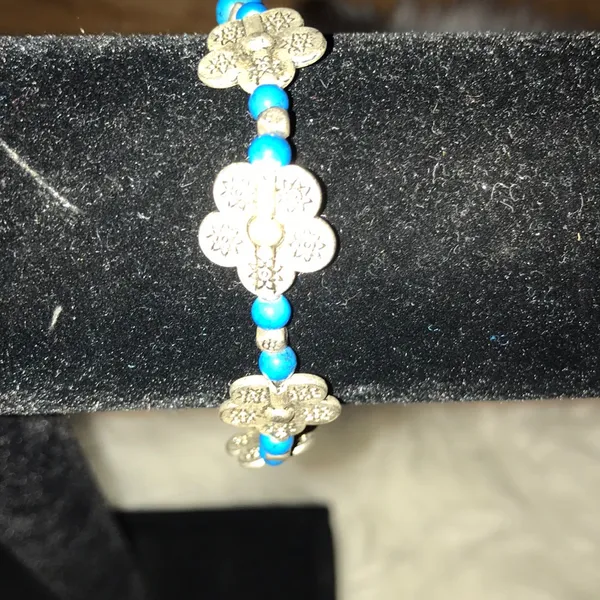 New- bohemian flower bracelet with blue beads adjustable - Image 4