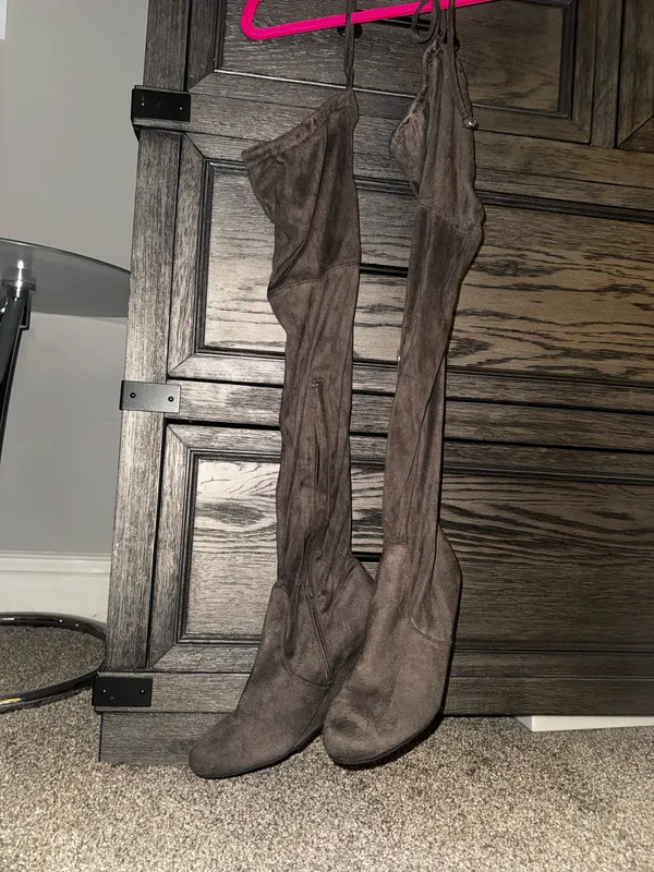 Knee high suede boots Size 9 - Image 2