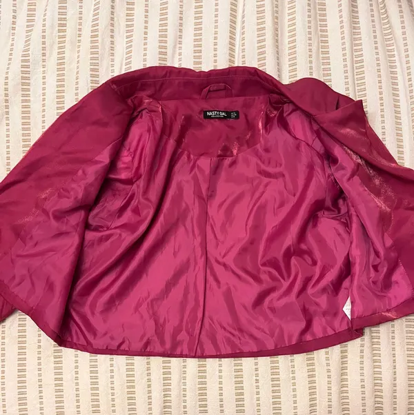 Nasty Gal Pink Cropped Blazer - Image 4