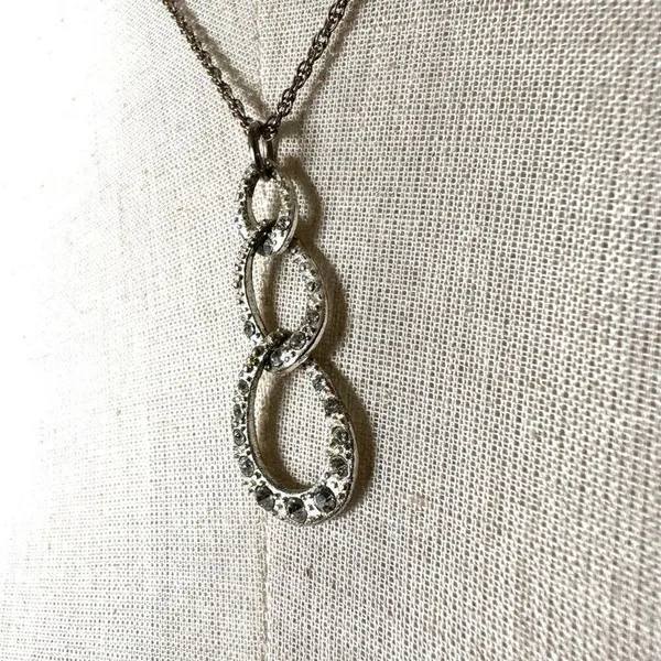 Avon triple teardrop vintage pendant necklace - Image 4