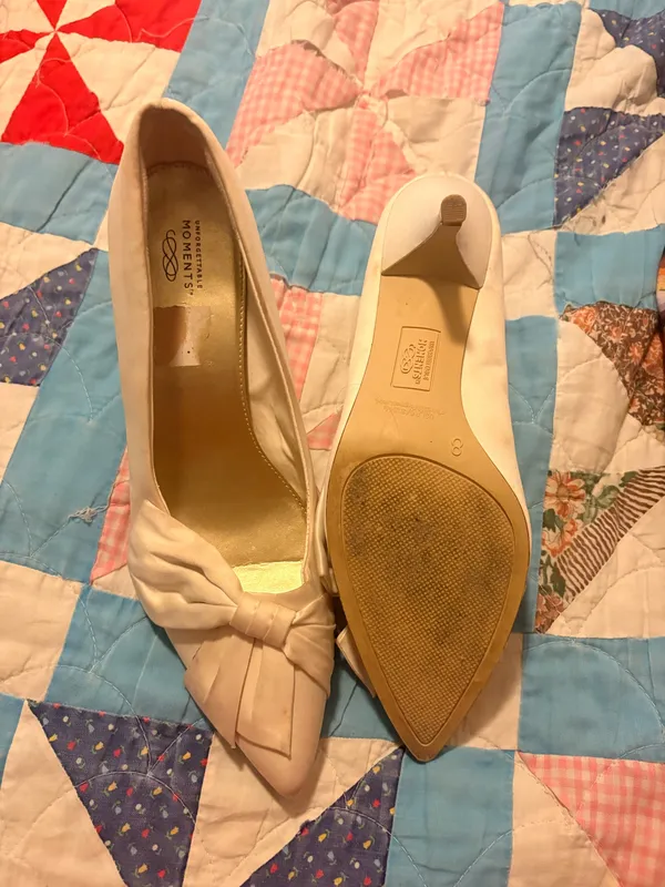 White Bow Kitten Heels Size 8 - Image 2