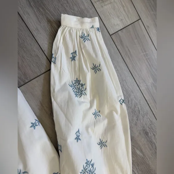 Nordstrom NWT B. Young Hasel Preppy Classic Minimalist Floral Embroidery Button down small - Image 8
