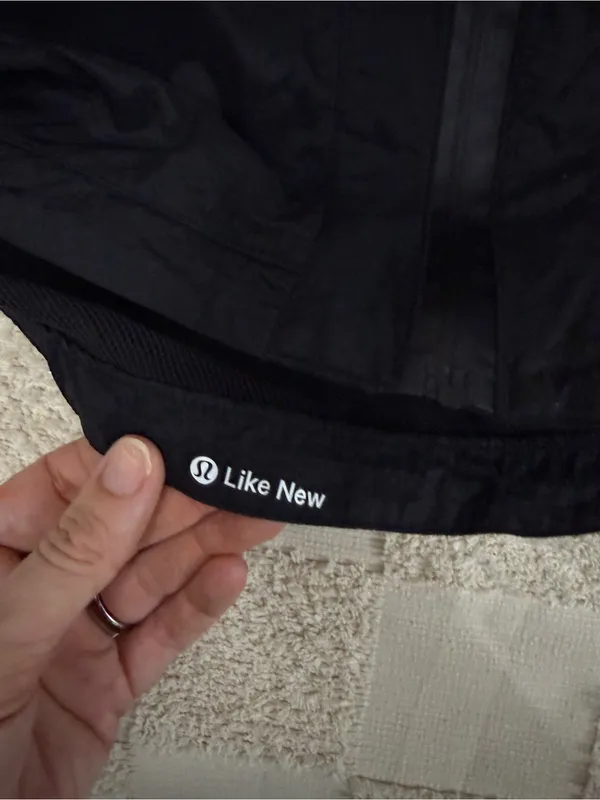 Lululemon In The‎ Clear Jacket
Black size 4 - Image 4