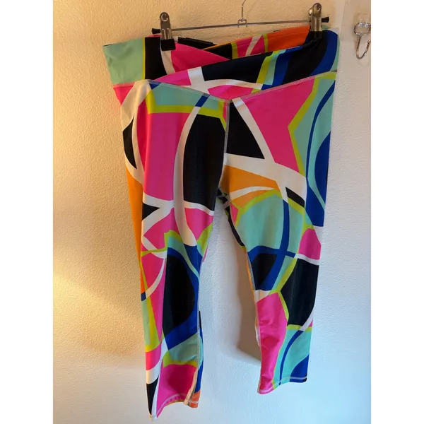Fabletics Geometric Abstract Print Cropped‎ Leggings Crossover Waist Multi-Color - Image 5