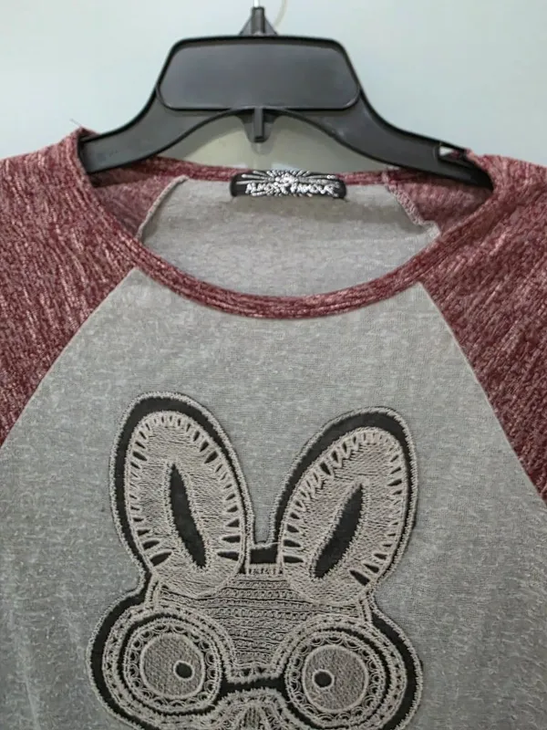 Almost Famous Bunny Graphic Raglan Tee –‎ Women’s Small Grey & Burgundy - Image 4