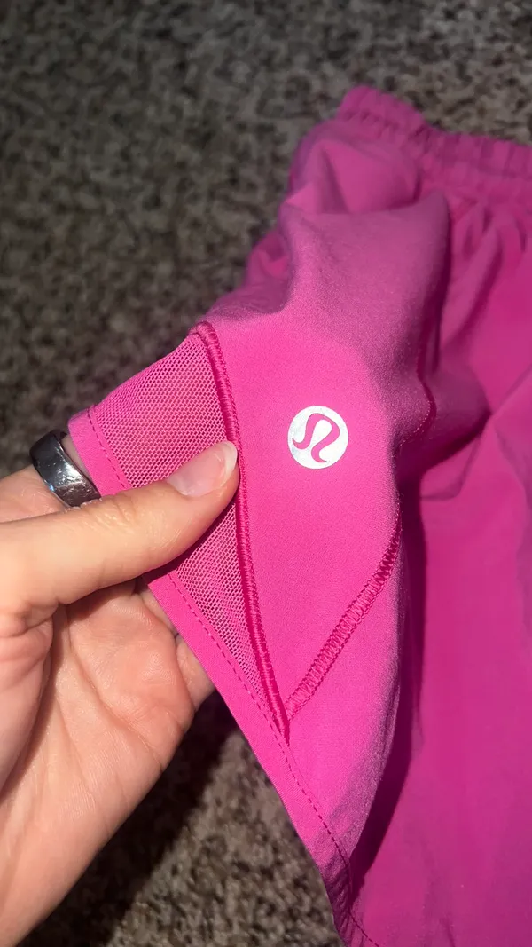 Lululemon Shorts Hotty Hot 4" Low rise - Image 4