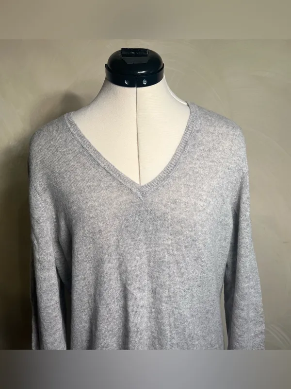 Charter Club 2-Ply 100% Cashmere Women's V Neck Minimalist Luxury Sweater|Size:L - Image 2