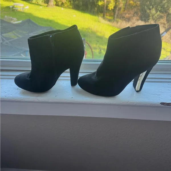Elegant Black Ankle Boots Size 7 - Image 3