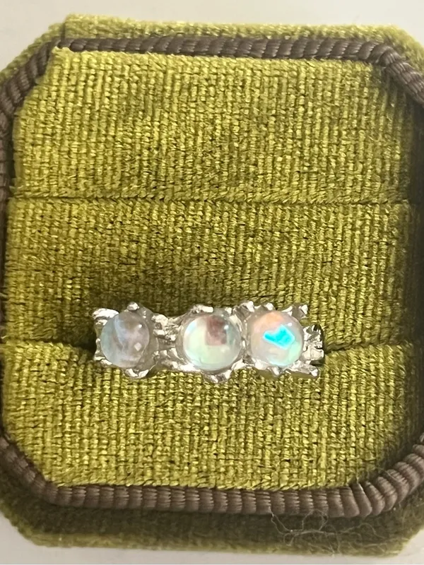 Cat Eye Gorgeous Sparkling Gemstones Stainless Steel Silver Open Band Size 6 - Image 2