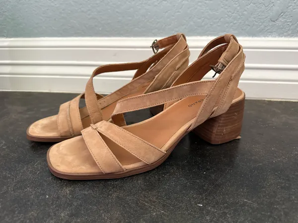 Lucky Brand Junnah Sandals Size 9.5 Dusty Sand Tan - Image 3