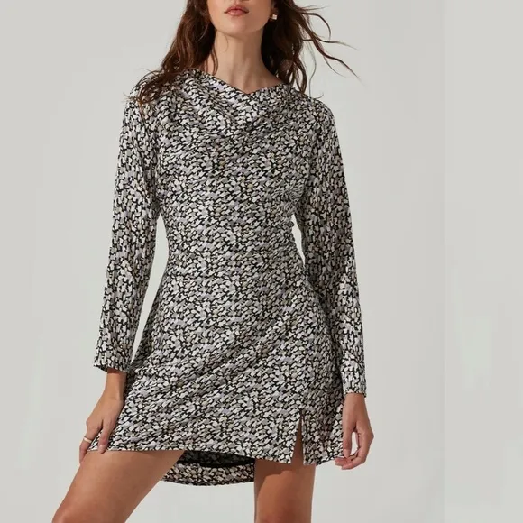 ASTR the Label NWT Long Sleeve Cowl Neck Mini Dress Open‎ Back Size Medium - Image 2