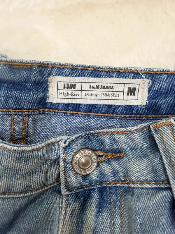 blue denim skirt with ripped details, size M - Image 3