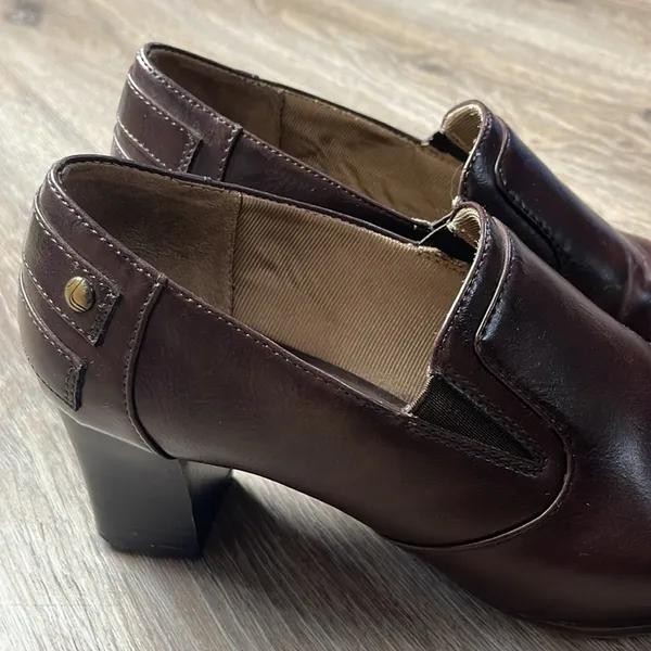 Life Stride Brown Leather Heeled Loafers Size 9 Medium - Image 4