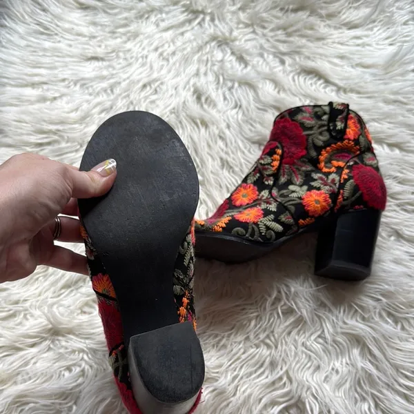 Crown Vintage Frankie Embroidered Floral Peep Toe Ankle Boots - Image 4
