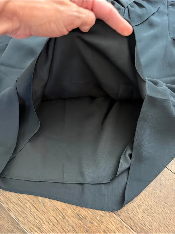 J. Crew Black Ruffle V-Neck Blouse Size Medium NWT - C1-146 - Image 7