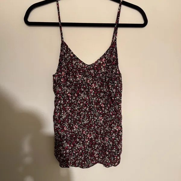 Wilfred / Aritzia 100% silk Floral Tank Top - Black and Pink - Image 2