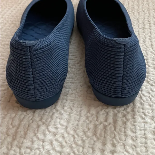 VIVAIA Margot Walker Lightweight Square-Toe V-Cut Flats in Vintage Blue Size 40 - Image 8