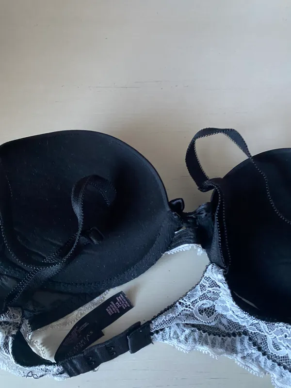 Y2k Victoria’s Secret black satin push up bra with white lace detailing 34A - Image 4