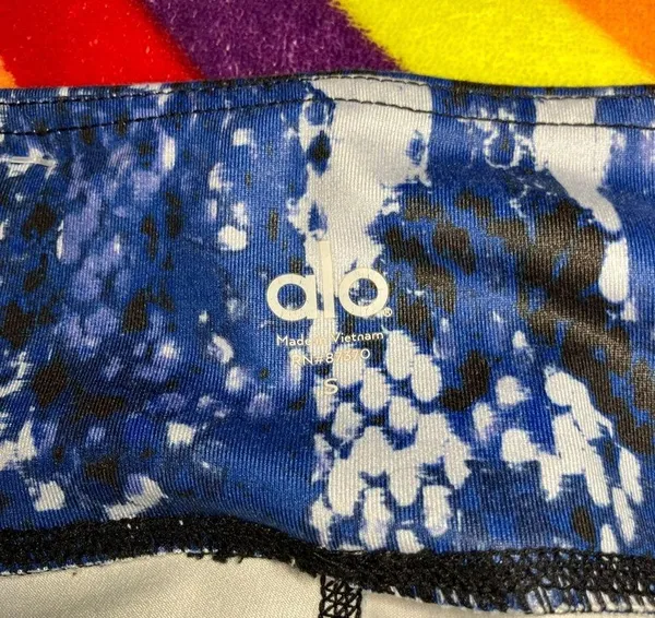 alo yoga snakeskin capri - Image 2