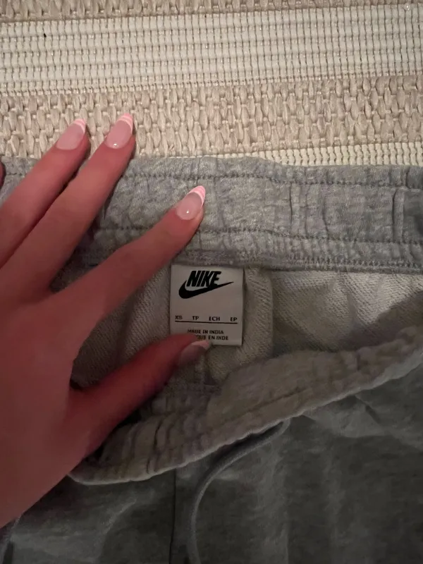 Nike joggers grey women’s XS - Image 3