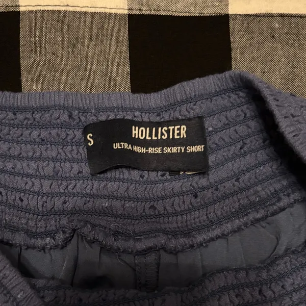 Hollister ultra high rise skirty short Blue Textured Shorts small - Image 2