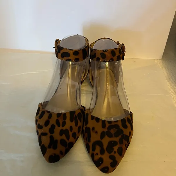 LOVE MARK 7.5 LEOPARD SUEDE ANKLE STRAP FLATS POINTY TOE BOX - Image 2