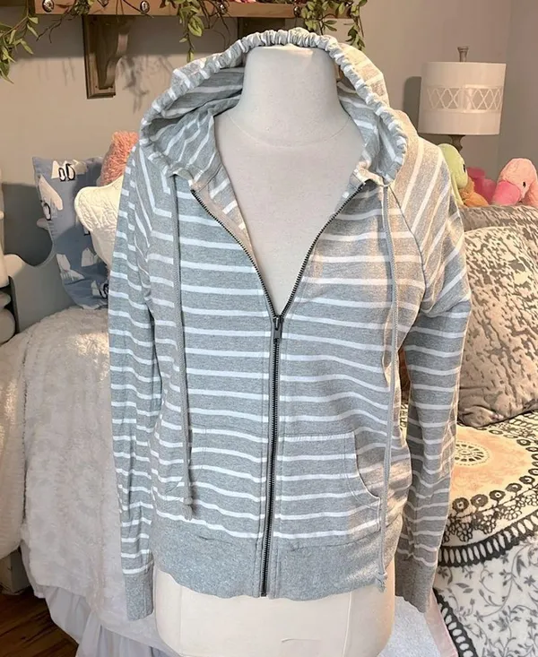 Comfy Knit Gray White Striped Jacket - Image 2