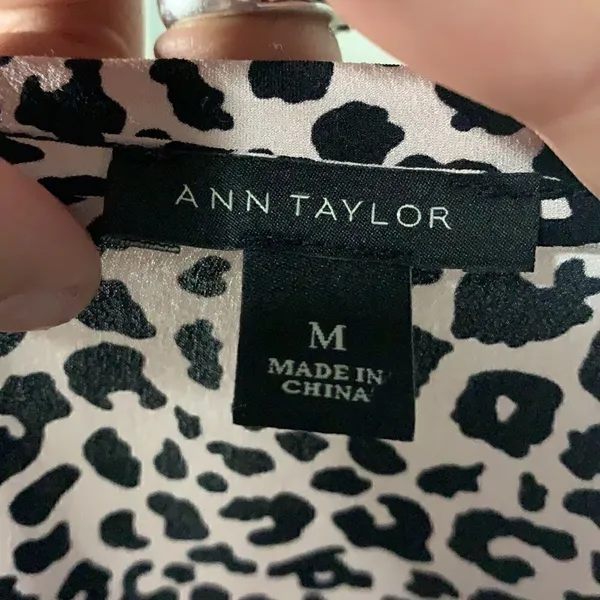 EUC Ann Taylor Cheetah Print Blouse - Size Med - Image 4