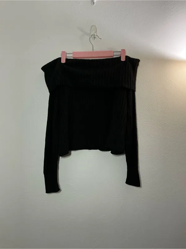 American Eagle Outfitters Ribbed Off-the-Shoulder Sweater Size Medium - Image 2