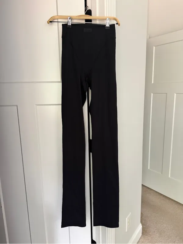 Nike Skims V-line High-Rise Black 39" Straight Leggings - Image 4
