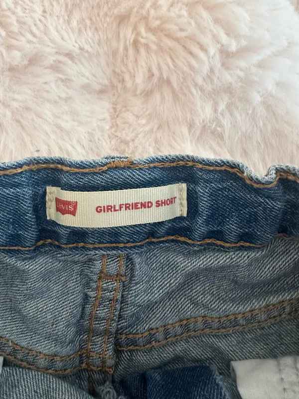 Levi’s Girlfriend Jean Shorts - Image 3